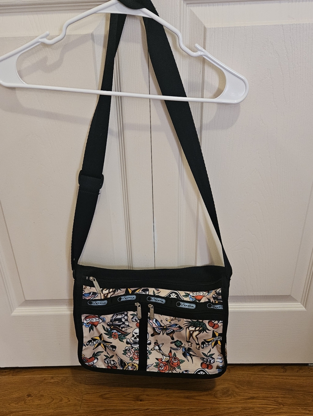Lesportsac Aloha Pirates Nylon Bag, RARE - Picture 7 of 16